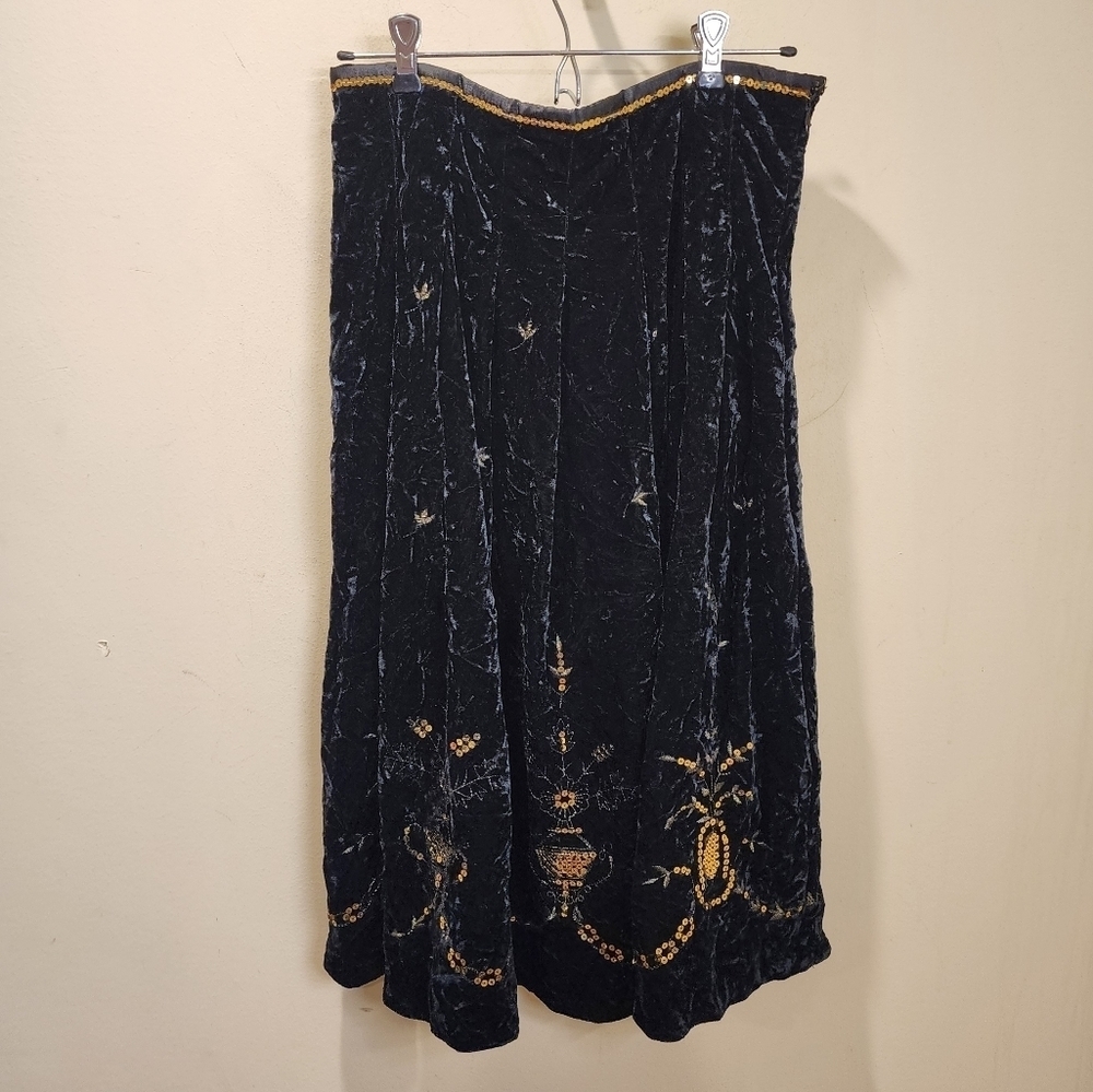 ROBERT LOUIS  Velour Black and  Golden Sequins Flare Silk  Skirt size 8